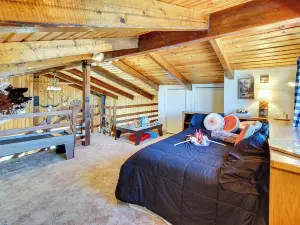 Mtn-view Cabin w/ Horse Pasture in Koosharem