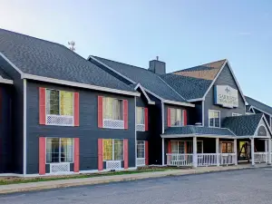 Garrison Inn & Suites