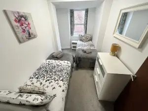 2 Bedroom Sea View Apartment with Balcony