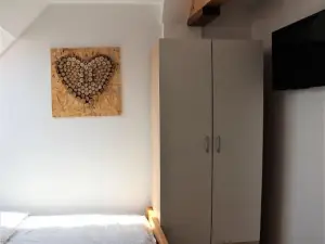 Lonjski Dvori