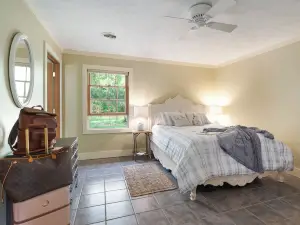River Cottage Retreat - Close to Golf, Beaches, Hiking!