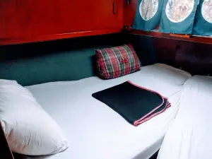 聖布拉斯私人帆船飯店 - 跳島