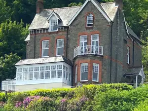 Highcliffe House