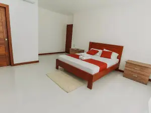 Private Room Next to the Pool w/ Shared Kitchen