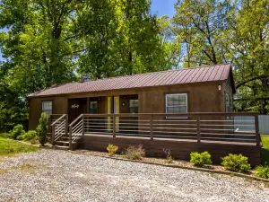 Tiny House Cabin in Marion, IL