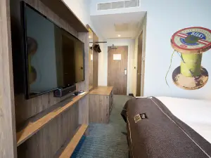 Holiday Inn - the niu, LOOM MANCHESTER NORTH by IHG