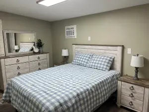 4 Blocks from UPTOWN, all new renovation, SUPER NICE!