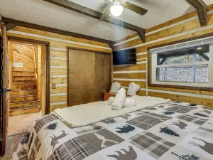 Lake Access & Hot Tub! Serene Rockbridge Cabin