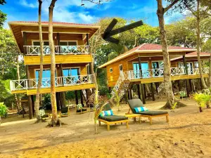 Turtle Beach Sanctuary Utila