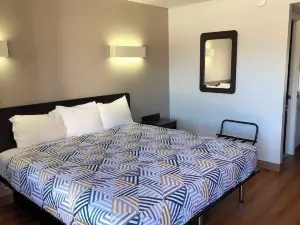 Moonnight inn.