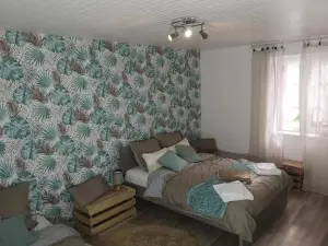 Gîte en Corrèze 12 Pers, Piscine chauffée et Salle de Jeux