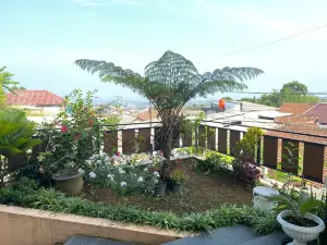 Green House Villa Bogor by Abm