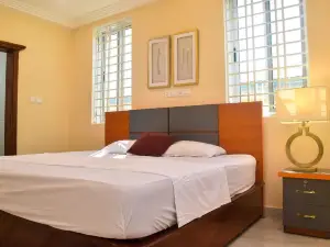 The African Palace- Luxe Furnished 2 Bedroom Apt - Free Shuttle on Arrival- WiFi