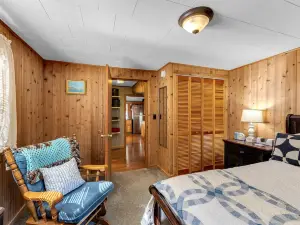 Picturesque Island Cottage 2 Bedroom Home by RedAwning