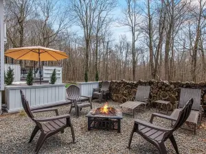 Pocono Scandinavian Cottage 2 Bedroom Cottage by RedAwning