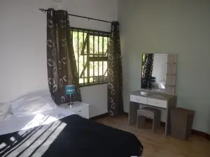 2BR HOME - WiFi + Parking  Homz Cottage - Chipata. Zambia.