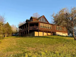 Hillside Haven Cabin - Amazing Views with Hot Tub, Rutherfordton, NC
