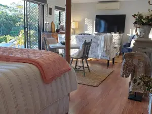 Stylish Studio  in Reedy Creek
