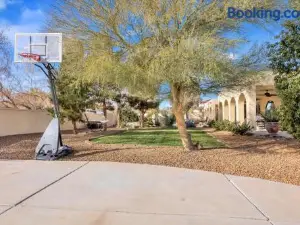 Ranch Villa 1 Level on Half Acre 8-Min from Strip