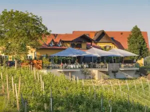 Weingut Essgut Schlafgut Sabathihof-Dillinger