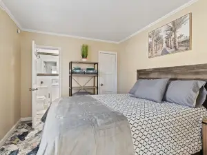 Suites on San Pedro - Unit A