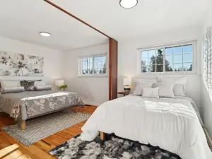 Luxury Retreat near beaches, Only 12 miles to Seattle