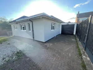 Cozy Cannock Retreat - 3 Bedroom 2 Bathroom