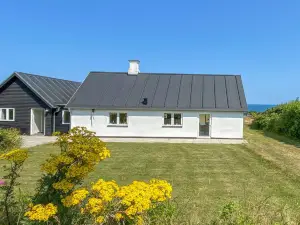 "Alkmar" - 75m from the Sea