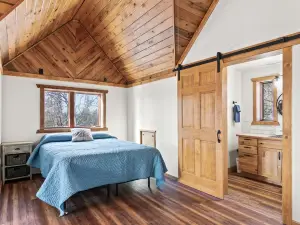 Private Lodging on 12 Acres with Kenai Mountain Views