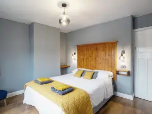 Stylish 2-Bed Cottage in the Heart of Yorkshire