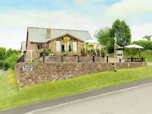 Castle Lodge - Brecon Beacons Accommodation