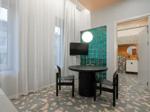 Resume Apartments, Dreamer Corner no.1