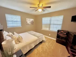 3-bedroom w/pool and all the comforts of home in Muscle Shoals-recording capital