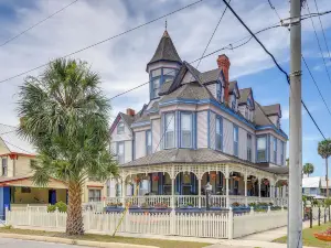 Grand Gables: Home 1 Block to St Johns River