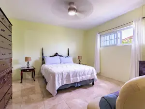 Misty Hills Retreat with an Amazing and Breathtaking View