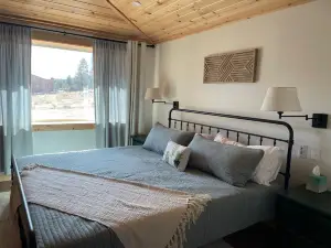 Cozy Family-Friendly Log Cabin Retreat in the Mountains