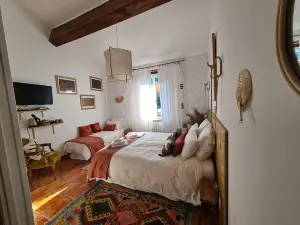 Chambres d'Hôtes et Gîtes- l'Abri Sous Roche