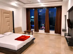 โรงแรม เดอะ รอยัล คราวน์