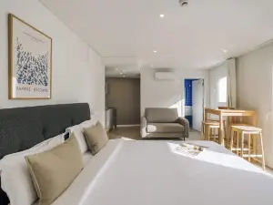 Lisbon Oriente Suites by Olala Homes