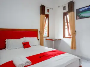 RedDoorz Near Alun Alun Wonosobo 2