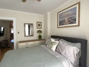 Exquisite 3rd Floor Private Apt with Style