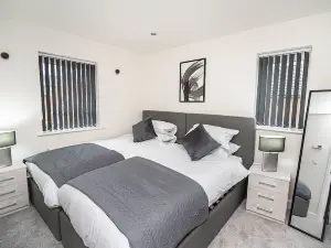 Solid Mirror Modern Riverside Home, Doncaster