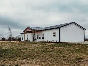 Family Barndo - Sleeps 11 - Near Ark - Pet-Friendly
