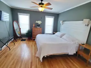 Single level 3 bedroom, fenced yard, central air