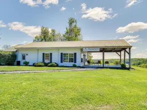Taylorsville Lake Cottage Rental w/ Hot Tub!
