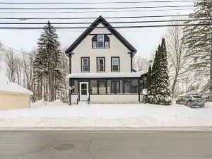 1 Mi to Main Street! Cozy Concord Apartment
