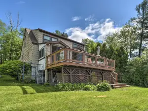 Picturesque Cottage with Sunroom on Ashmere Lake!