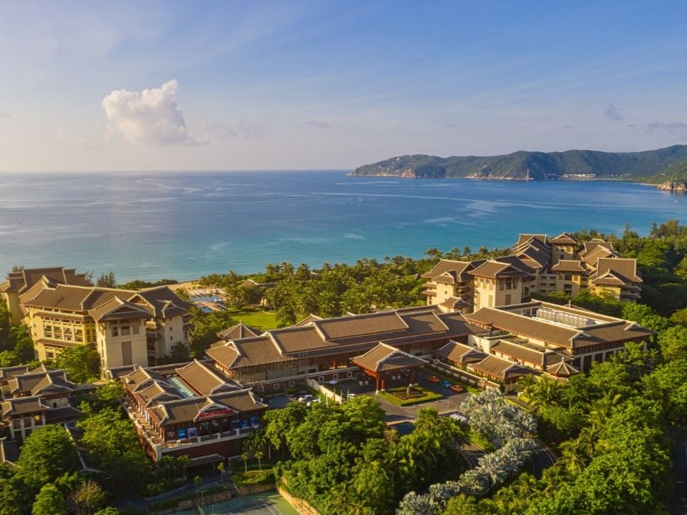 金茂三亚亚龙湾丽思卡尔顿酒店 丽思阁-红树林景大床房 2 晚(连住) + 每日双人自助早餐-鲜坊餐厅 1 份/天 + 【含青梅港接送】双人专业钓鱼艇出海海钓体验 1 份 + 迷你吧 1 份 + 【亲子专享】趣玩丽思儿童成长季(0-4岁) 1 份 + 【亲子专享】丽思趣玩儿童成长季(7岁及以上) 1 份 + 【双人漫享】星空瑜伽/