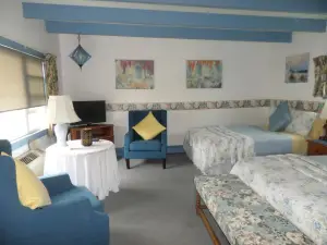 Claddagh Motel & Suites