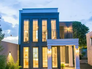 Rabi Residence - Two French units with A/C and balconies sleeps 4